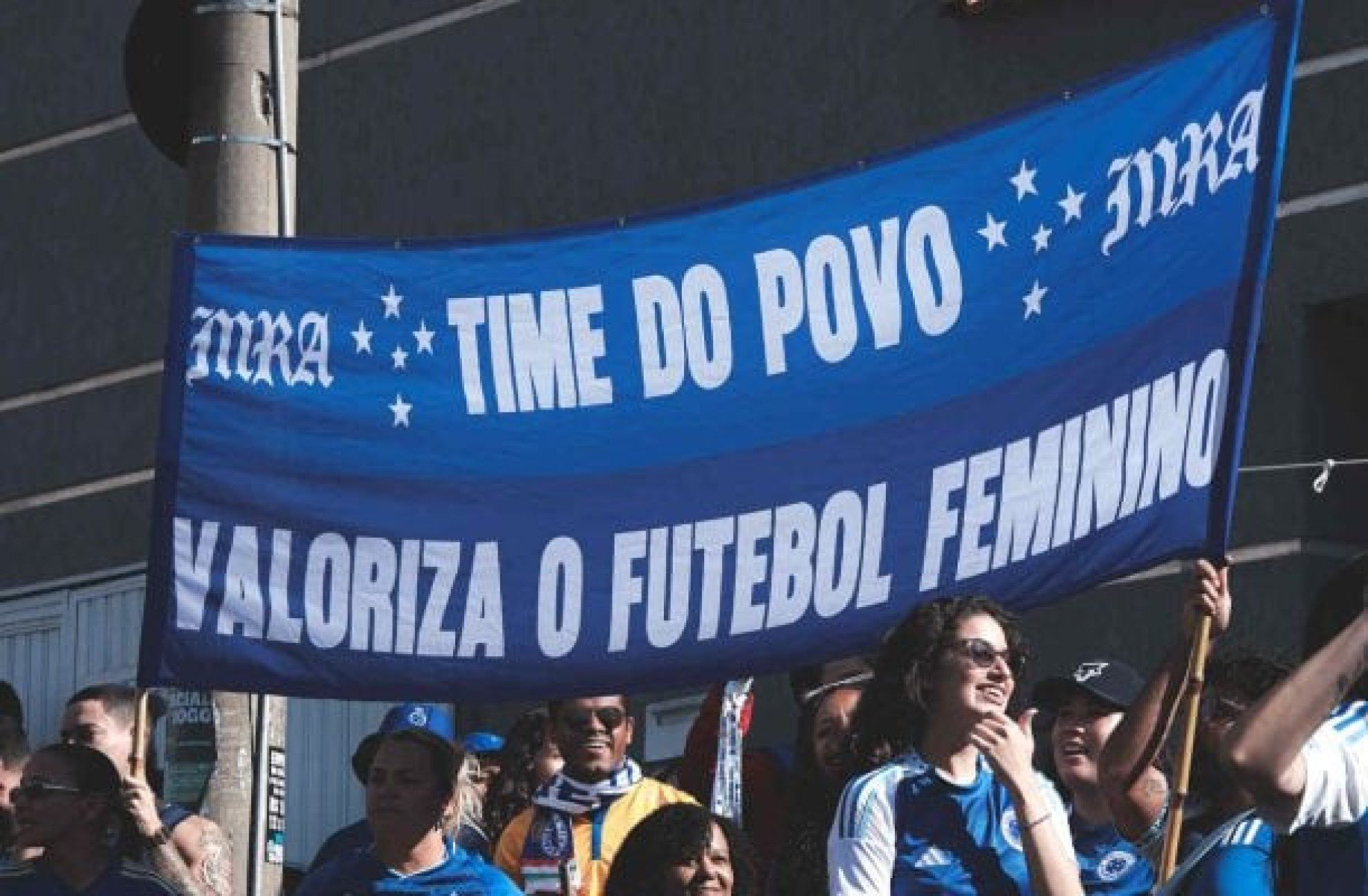 Cruzeiro bate recorde de público do futebol feminino de clubes em Minas Gerais