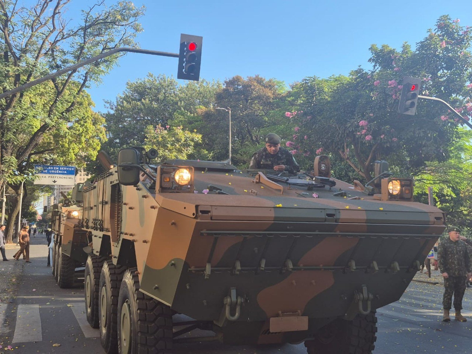 Tradicional desfile de 7 de Setembro é realizado neste domingo (7/9) na Avenida Afonso Pena, no Centro de Belo Horizonte-Thiago Bonna/EM/DA Press