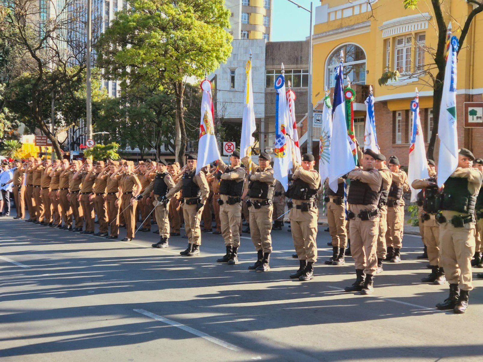 Tradicional desfile de 7 de Setembro é realizado neste domingo (7/9) na Avenida Afonso Pena, no Centro de Belo Horizonte-Jair Amaral/EM/DA Press