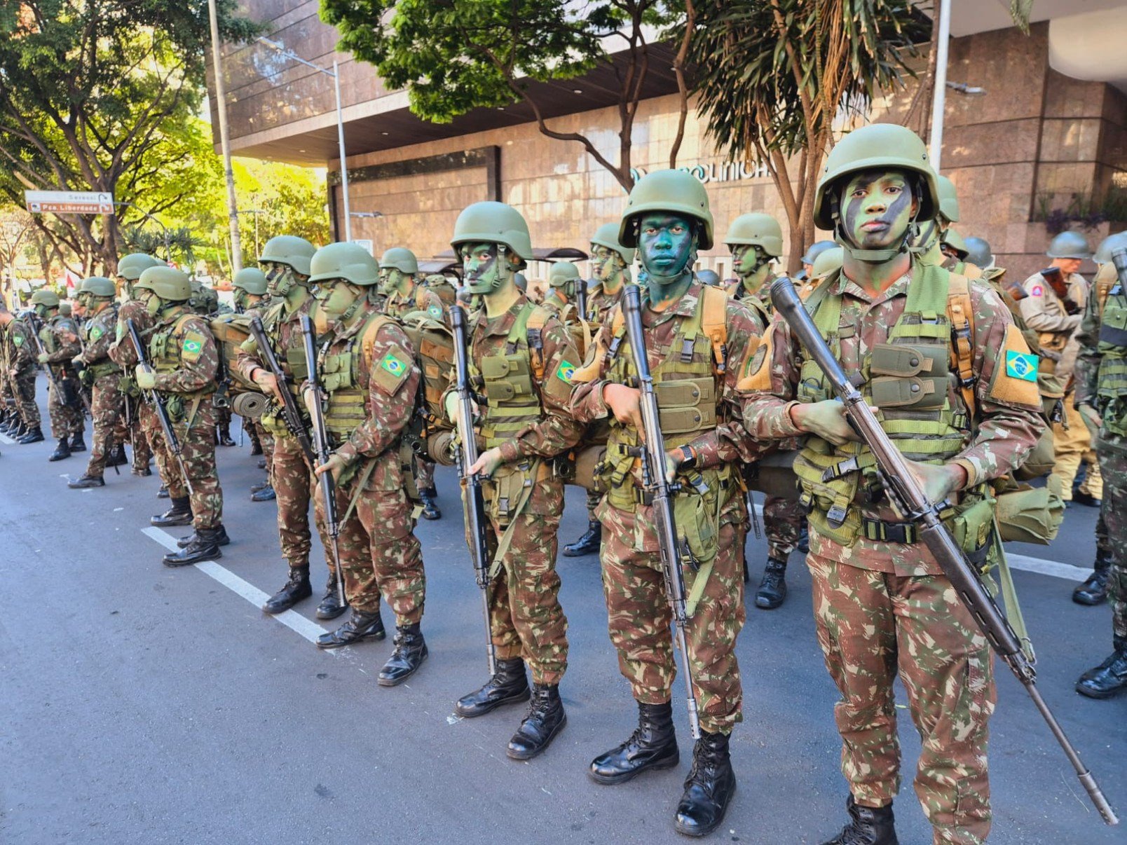 Tradicional desfile de 7 de Setembro é realizado neste domingo (7/9) na Avenida Afonso Pena, no Centro de Belo Horizonte-Jair Amaral/EM/DA Press