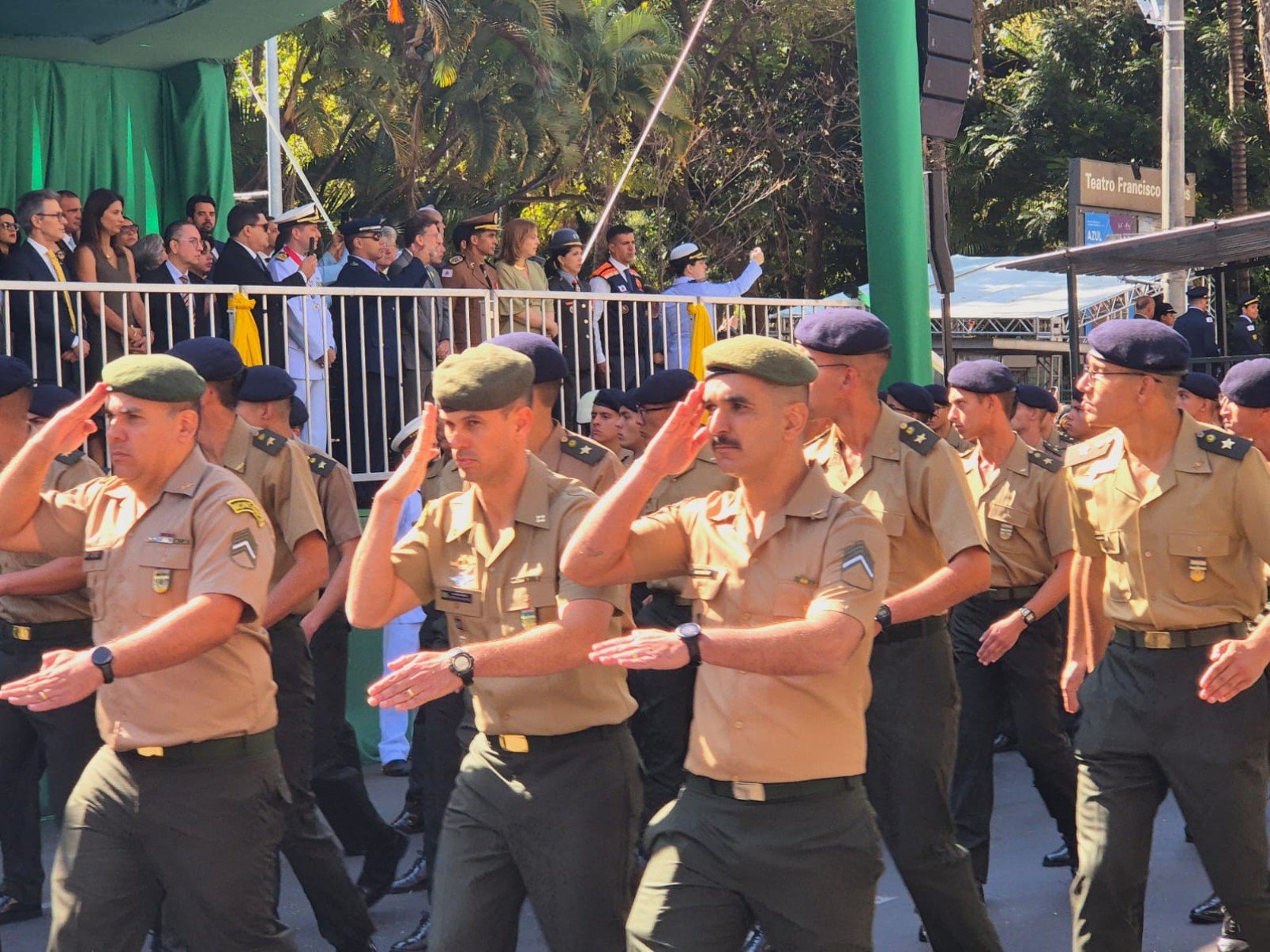 Tradicional desfile de 7 de Setembro é realizado neste domingo (7/9) na Avenida Afonso Pena, no Centro de Belo Horizonte-Jair Amaral/EM/DA Press