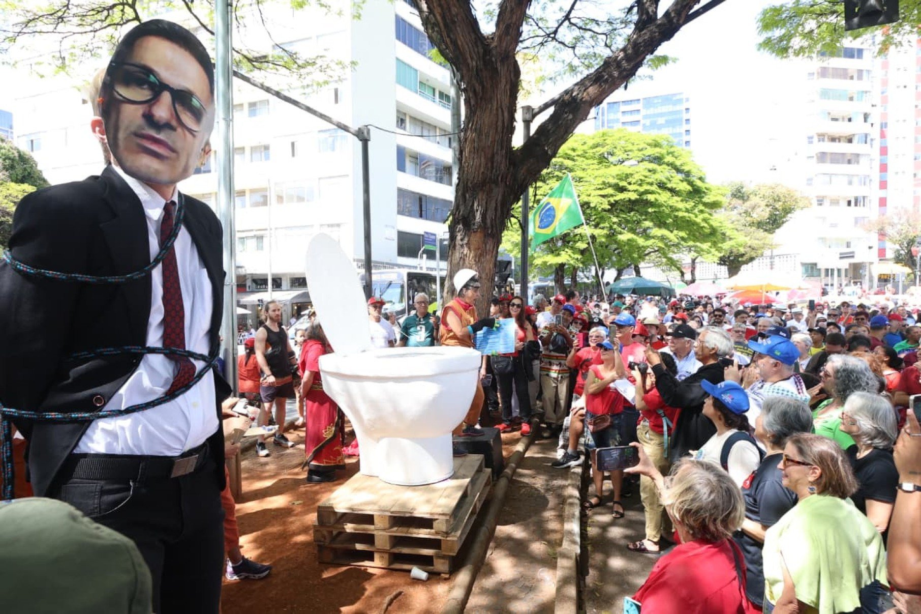 Evento teve como pautas a punição aos réus e condenados na tentativa de golpe de Estado, a redução da escala 6x1, críticas às incursões israelenses no território de Gaza e contra as privatizações que o governador Romeu Zema (Novo) buscando aprovar