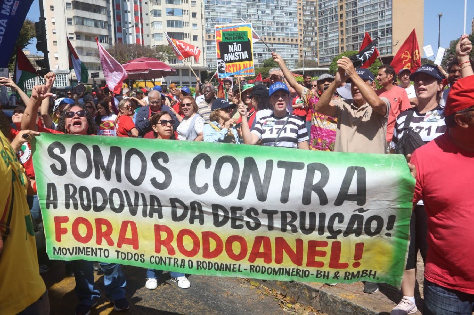 Evento teve como pautas a punição aos réus e condenados na tentativa de golpe de Estado, a redução da escala 6x1, críticas às incursões israelenses no território de Gaza e contra as privatizações que o governador Romeu Zema (Novo) buscando aprovar