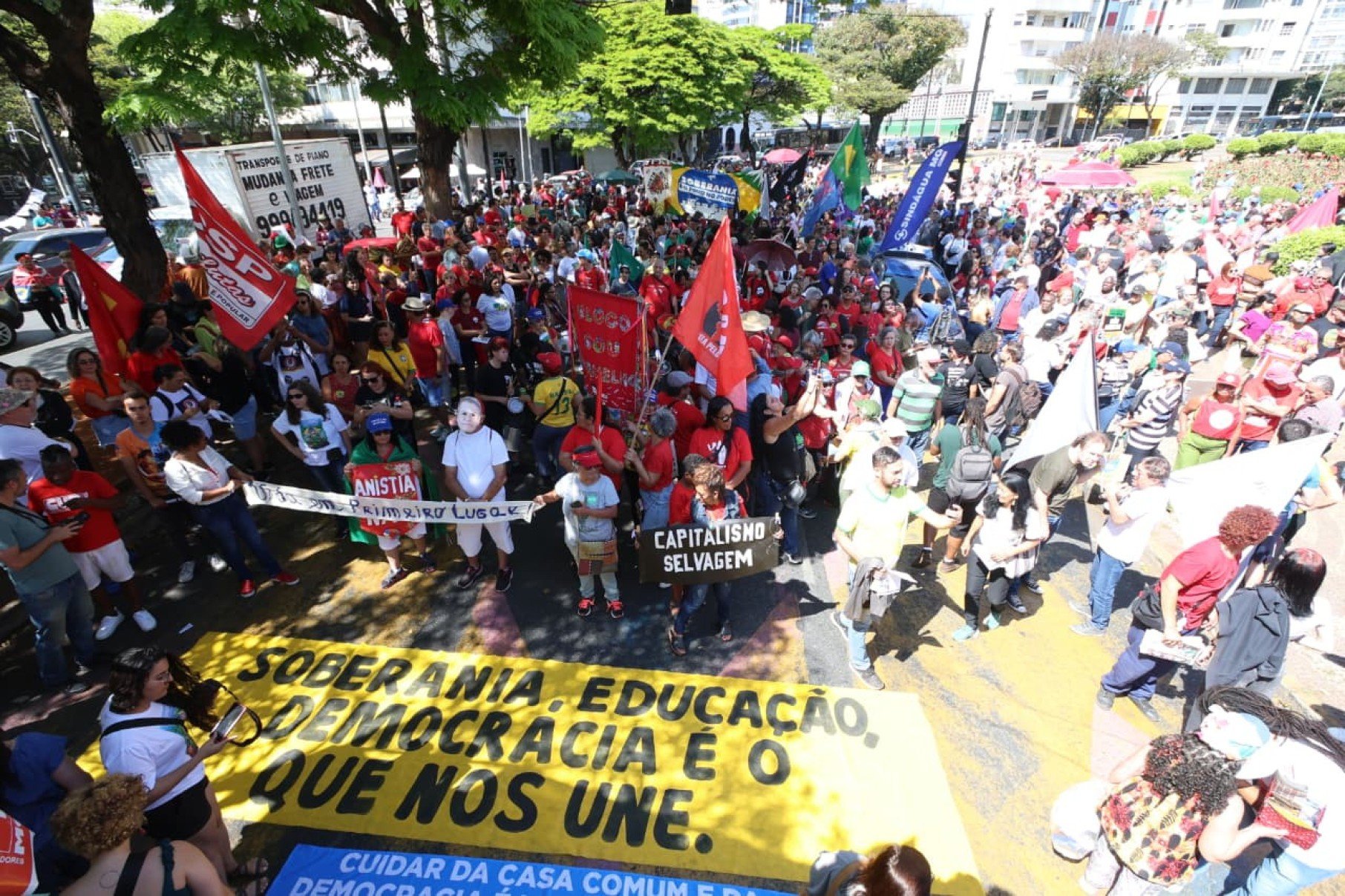 Evento teve como pautas a punição aos réus e condenados na tentativa de golpe de Estado, a redução da escala 6x1, críticas às incursões israelenses no território de Gaza e contra as privatizações que o governador Romeu Zema (Novo) buscando aprovar