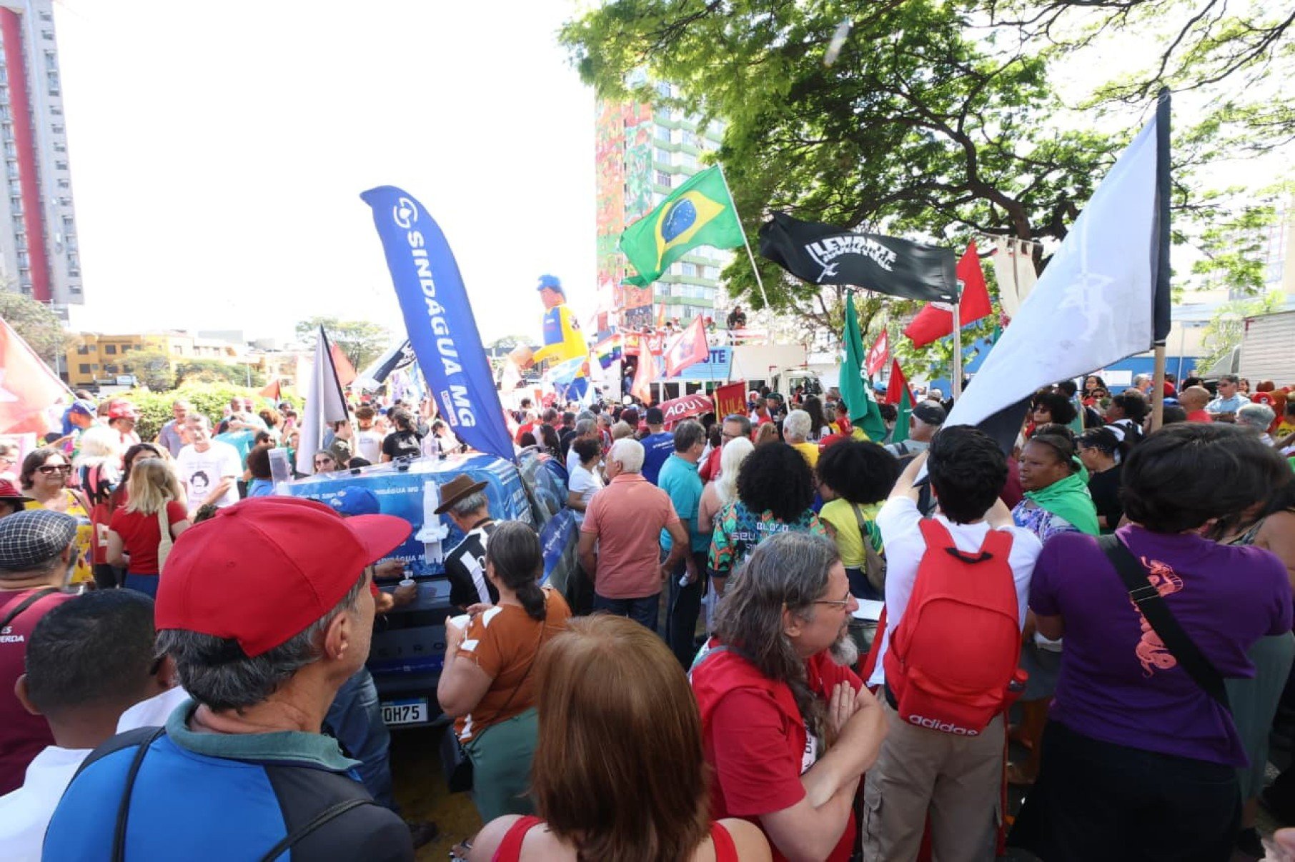 Evento teve como pautas a punição aos réus e condenados na tentativa de golpe de Estado, a redução da escala 6x1, críticas às incursões israelenses no território de Gaza e contra as privatizações que o governador Romeu Zema (Novo) buscando aprovar