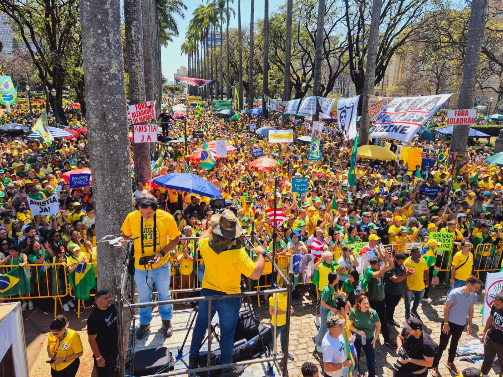 Milhares de manifestantes se reuniram na Praça da Liberdade para pedir anistia aos condenados dos atos antidemocráticos do 8 de janeiro de 2023-Jair Amaral/EM/DA Press