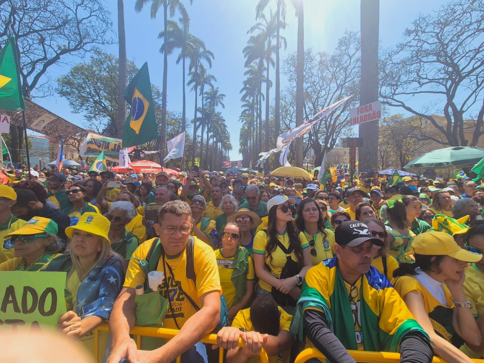 Milhares de manifestantes se reuniram na Praça da Liberdade para pedir anistia aos condenados dos atos antidemocráticos do 8 de janeiro de 2023-Jair Amaral/EM/DA Press