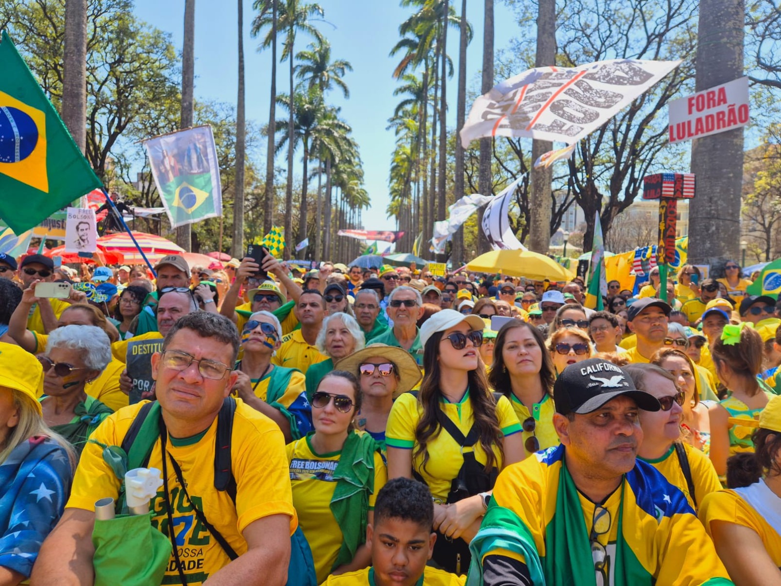 Milhares de manifestantes se reuniram na Praça da Liberdade para pedir anistia aos condenados dos atos antidemocráticos do 8 de janeiro de 2023.-Jair Amaral/EM/DA Press