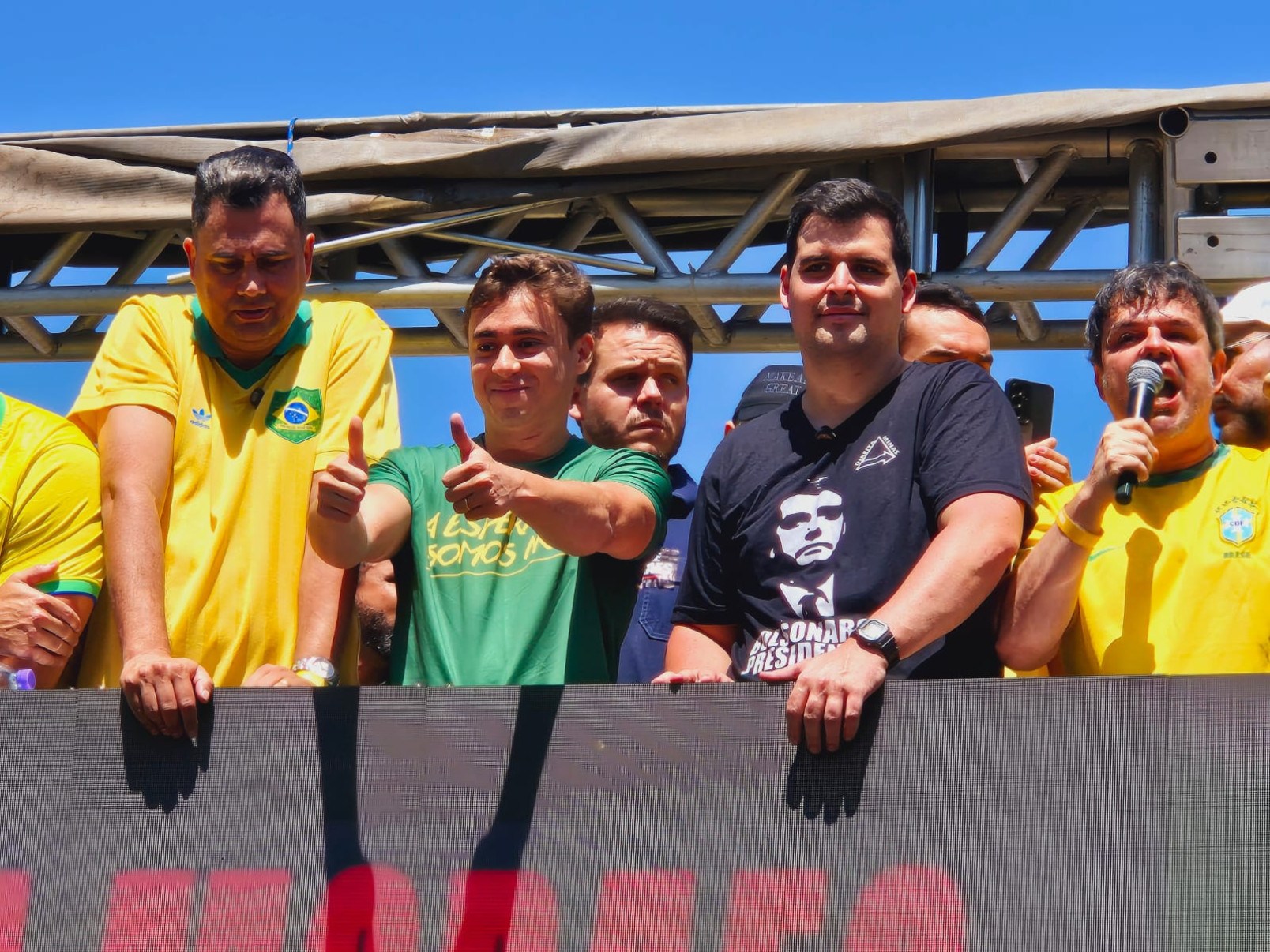 O presidente do PL em Minas Gerais, deputado federal Domingos Sávio, leu um recado da ex-primeira-dama Michelle Bolsonaro e disse que, apesar da prisão domiciliar do ex-presidente, o público 