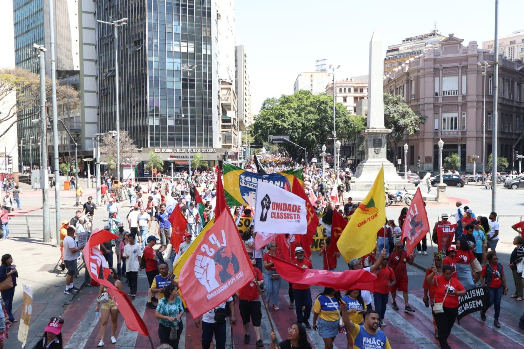 Evento teve como pautas a punição aos réus e condenados na tentativa de golpe de Estado, a redução da escala 6x1, críticas às incursões israelenses no território de Gaza e contra as privatizações que o governador Romeu Zema (Novo) buscando aprovar