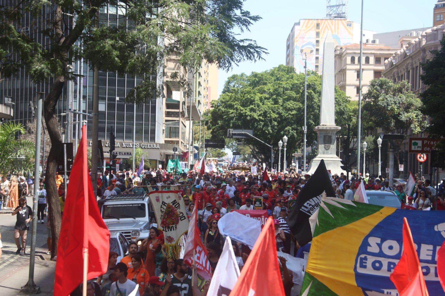 Evento teve como pautas a punição aos réus e condenados na tentativa de golpe de Estado, a redução da escala 6x1, críticas às incursões israelenses no território de Gaza e contra as privatizações que o governador Romeu Zema (Novo) buscando aprovar