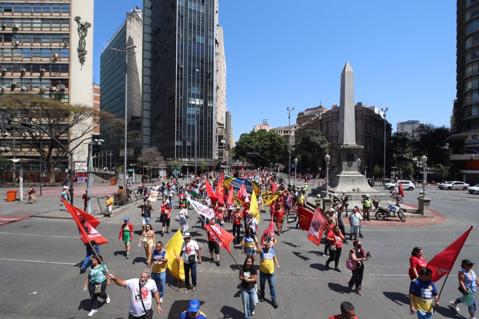 Evento teve como pautas a punição aos réus e condenados na tentativa de golpe de Estado, a redução da escala 6x1, críticas às incursões israelenses no território de Gaza e contra as privatizações que o governador Romeu Zema (Novo) buscando aprovar