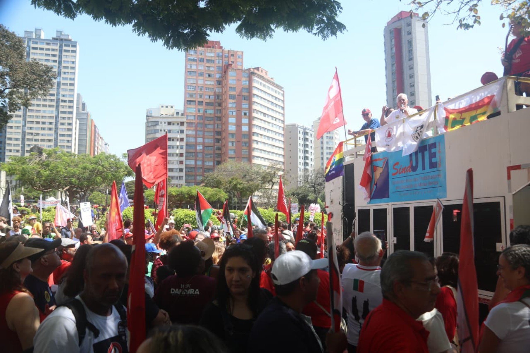 Evento teve como pautas a punição aos réus e condenados na tentativa de golpe de Estado, a redução da escala 6x1, críticas às incursões israelenses no território de Gaza e contra as privatizações que o governador Romeu Zema (Novo) buscando aprovar-Marcos Vieira/EM/DA Press