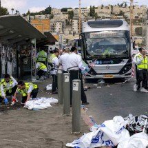 Rabinos e espanhol de 25 anos estão entre vítimas do ataque em Jerusalém - Menahem KAHANA / AFP