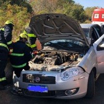 Acidente deixa vítima presa às ferragens na MGC-122 - CBMMG/Divulga&ccedil;&atilde;o