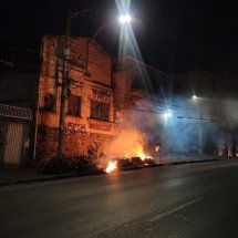 Princípio de incêndio mobiliza bombeiros em Belo Horizonte - Laura Scardua/EM/D.A.Press 