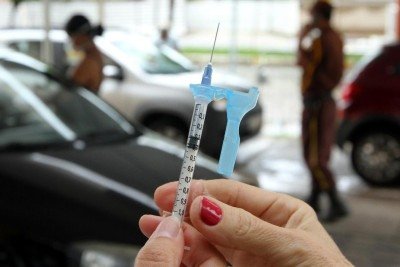 Condomínio é condenado após coletor de lixo se ferir com agulha -  (crédito: Jair Amaral/EM/D.A Press)