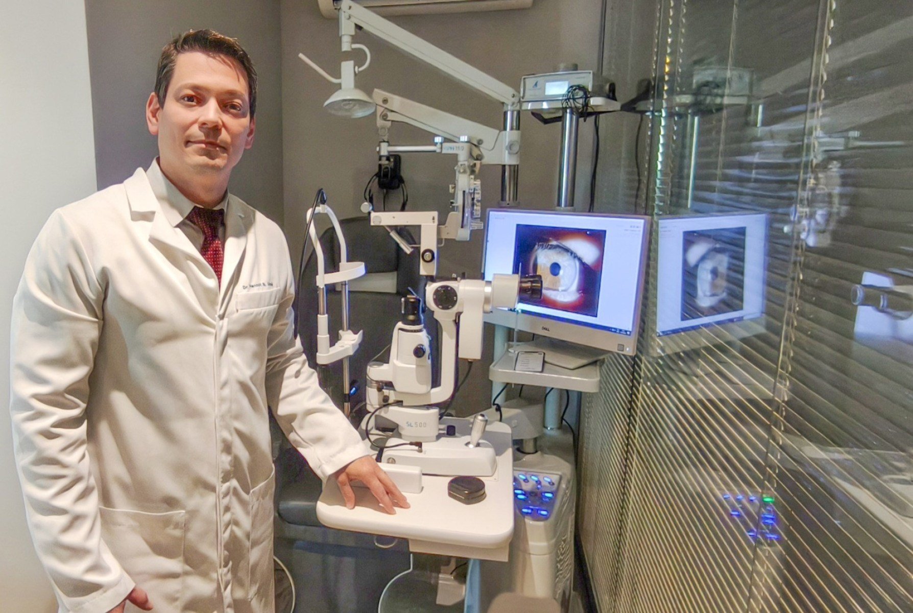 Henock Altoé, oftalmologista especialista em lentes de contato