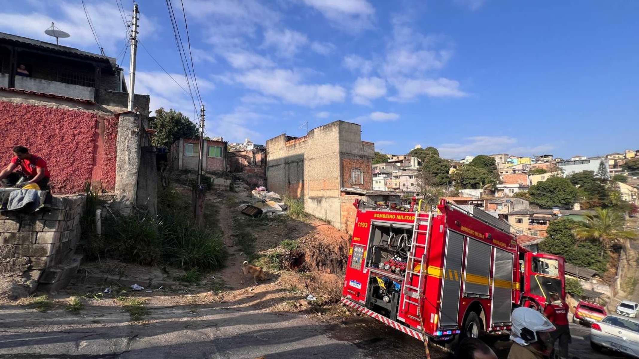 Incêndio tomou casa em Ribeirão das Neves na manhã desta segunda-feira (8/9)-Edésio Ferreira/EM/D.A. Press