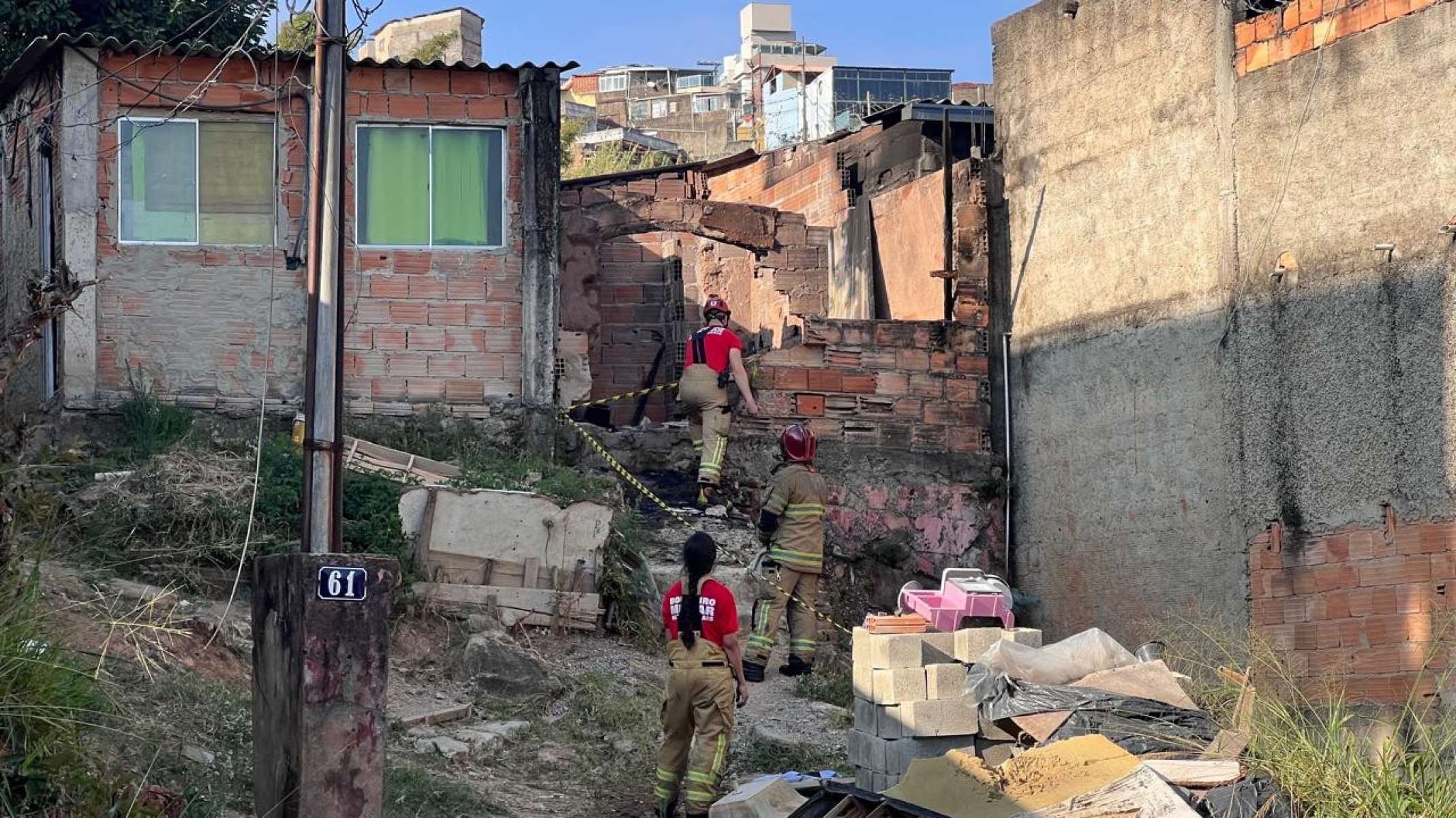 Incêndio tomou casa em Ribeirão das Neves na manhã desta segunda-feira (8/9)-Edésio Ferreira/EM/D.A. Press