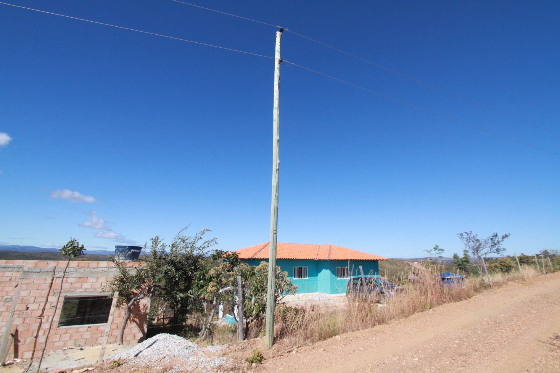A situação é denunciada há tempos – algumas pessoas afirmam que esperam a energia elétrica por cerca de oito anos-Edésio Ferreira/EM/DA Press