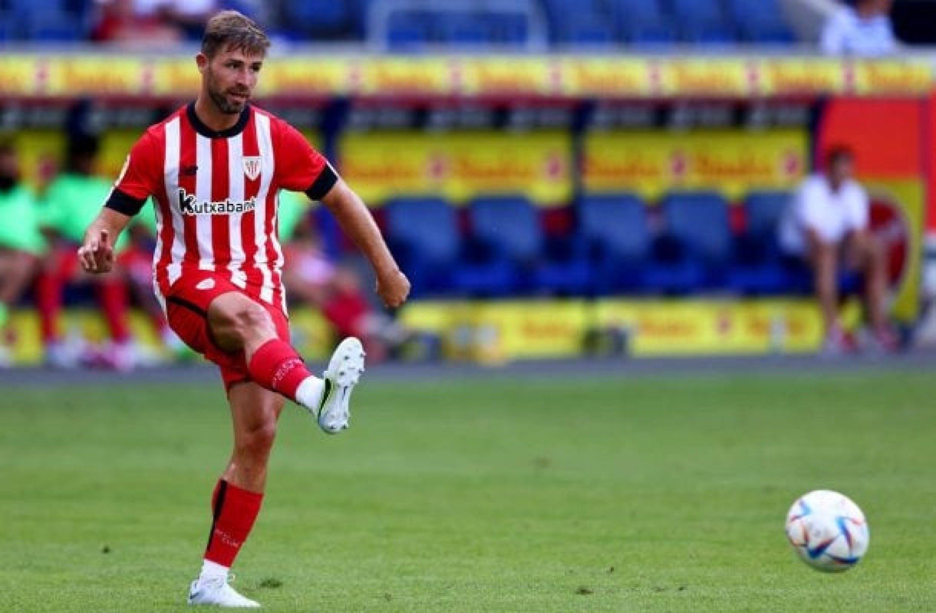 Zagueiro do Athletic Bilbao é suspenso após tomar remédio contra calvície