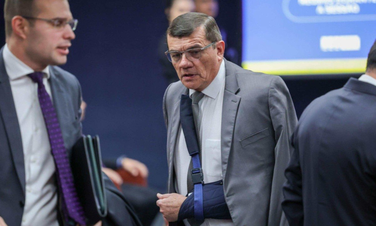 Ex-ministro da Defesa, general que rifou Bolsonaro não convence Alexandre de Moraes -  (crédito: Platobr Politica)