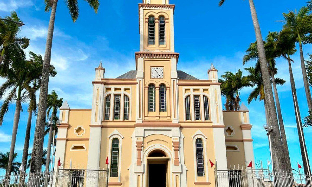 Igreja Matriz de Nossa Senhora de Santana, em Brasília de Minas, foi alvo de furto do dinheiro das doações dos fiéis -  (crédito: Arquidiocese de Montes Claros/divulgação)