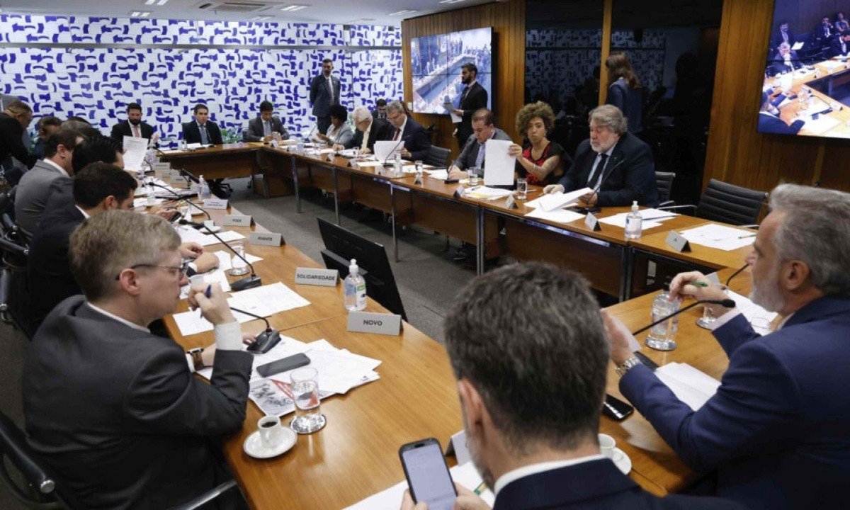 Sem emoção: anistia e Imposto de Renda ficam fora da pauta da Câmara -  (crédito: Platobr Politica)