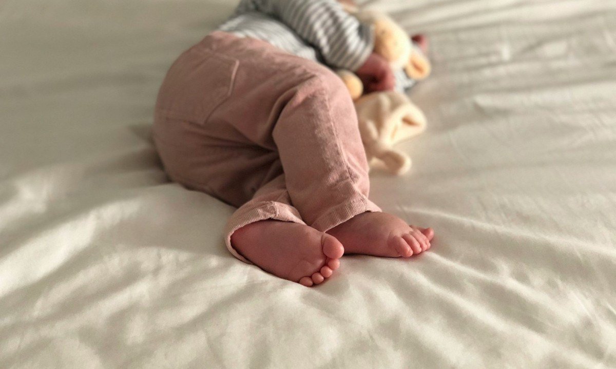 Segundo a PM, o bebê estava arroxeado e sem respirar quando a mãe pediu ajuda -  (crédito: Unsplash)