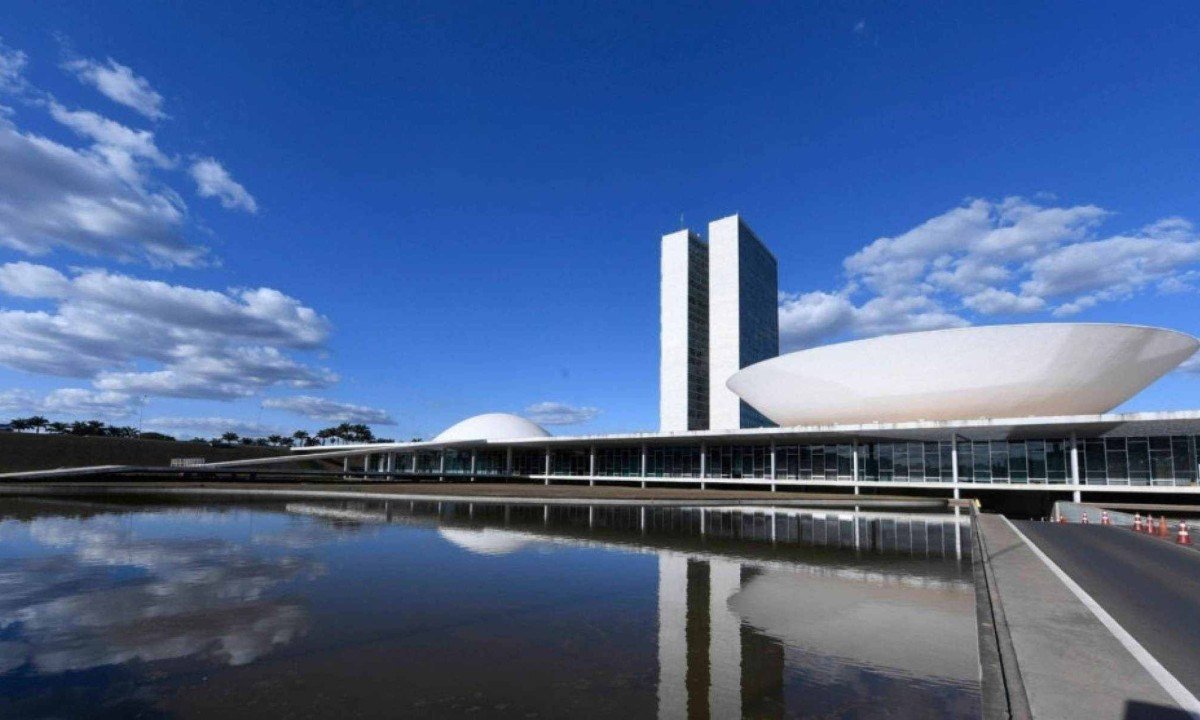 Senado aprova projeto que suspende licença prévia para construção de ferrovias -  (crédito: Platobr Politica)