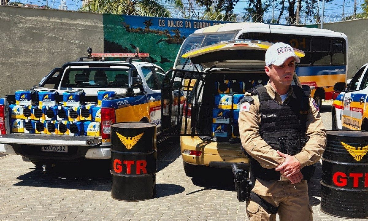 O tenente Joubert conta que os ladrões atiraram contra os policiais -  (crédito: Jair Amaral/EM/D. A. Pres)
