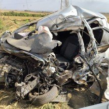 Acidente envolvendo carro de passeio e carreta mata motorista na BR-365 - CBMMG/Divulga&ccedil;&atilde;o
