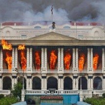 Manifestantes incendeiam Parlamento do Nepal e casa de premiê que renunciou - Anup Ojha - 9.set.25/AFP