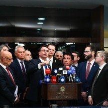 Flávio Bolsonaro chama 'Punhal Verde e Amarelo' e voto de 'ficções' - Carlos Moura/Agência Senado