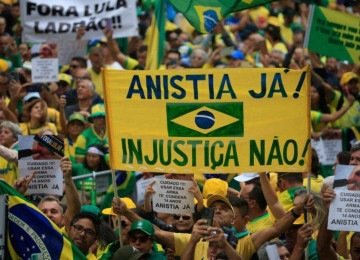 Manifestantes pedem anistia pelo 8 de janeiro -  (crédito: AFP/REPRODUÇÃO)