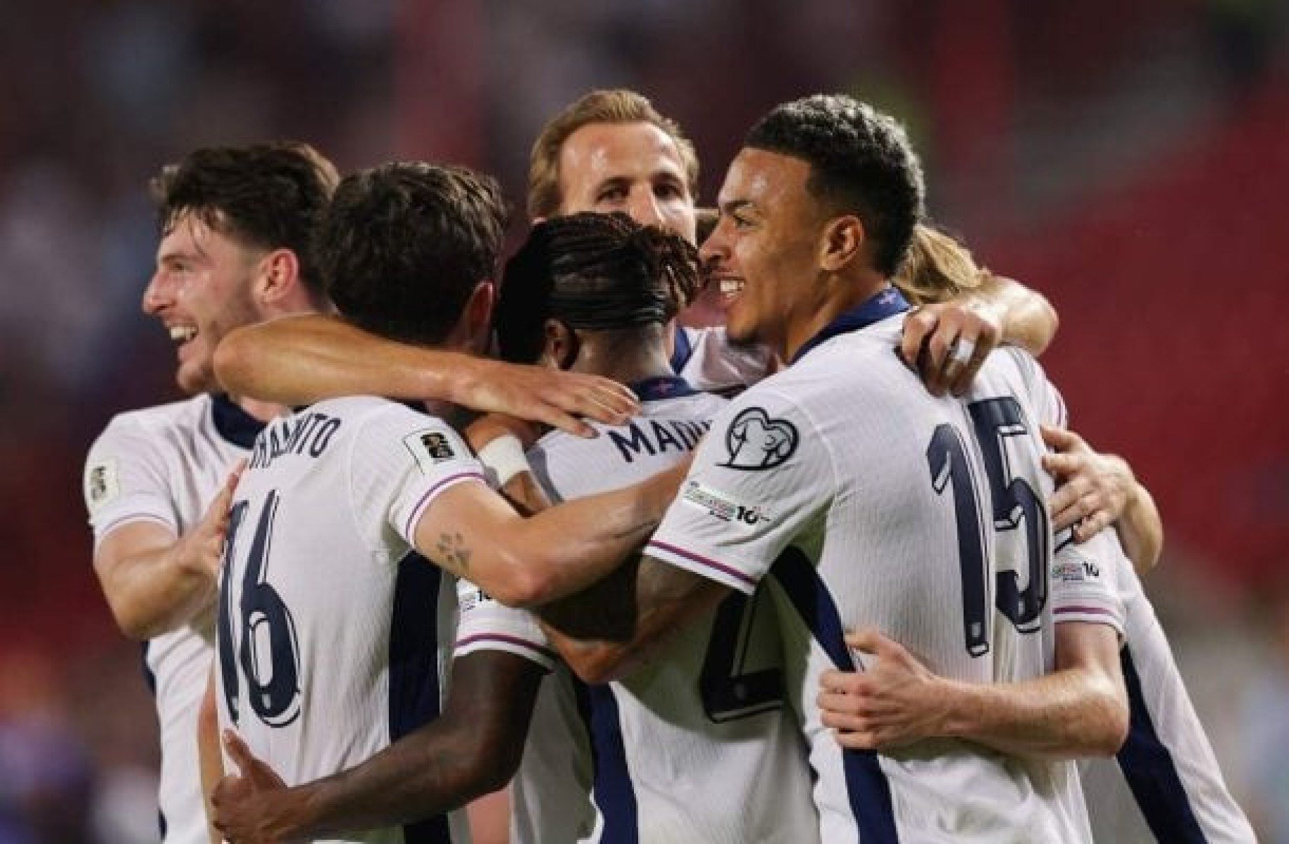 Inglaterra goleia Sérvia e encaminha classificação para a Copa do Mundo