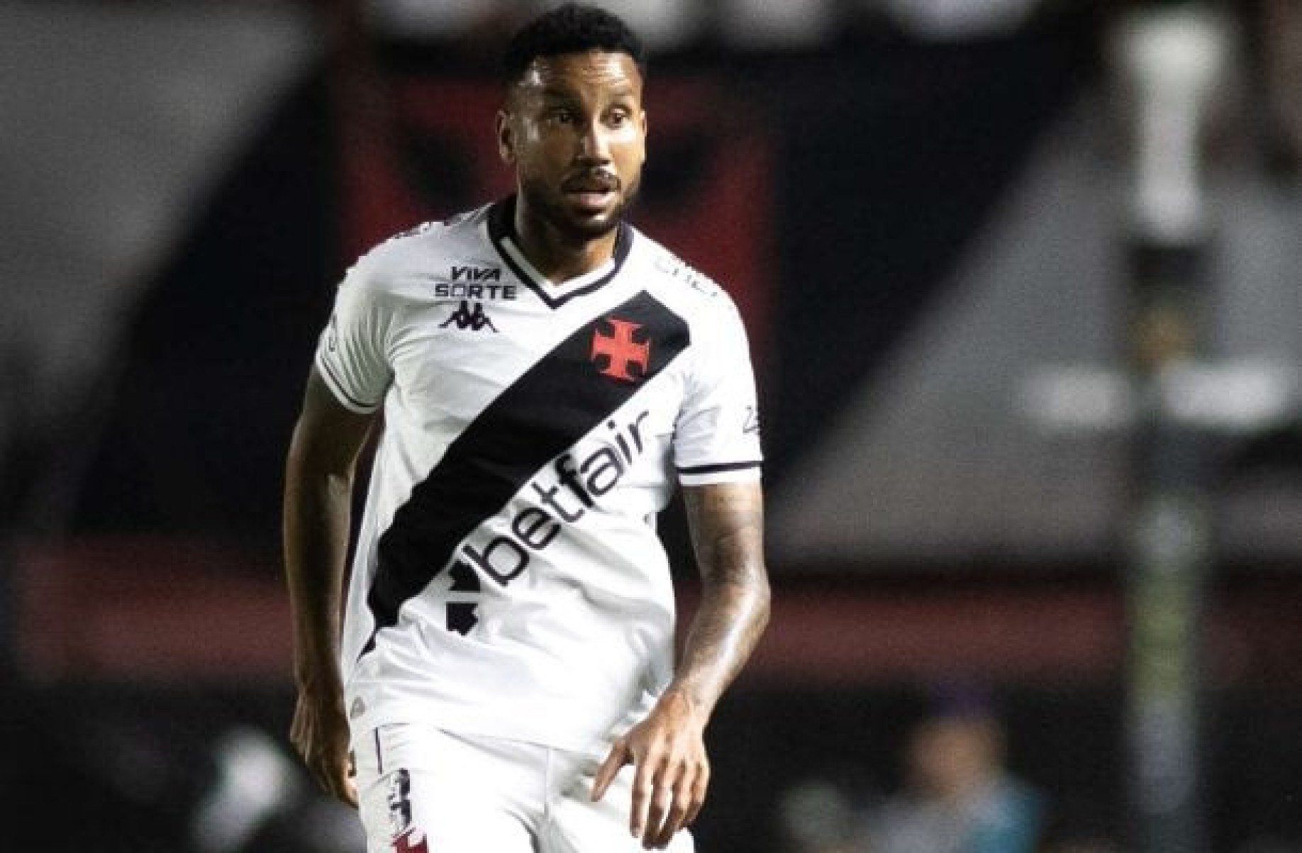 Vasco vai contratar volante após a lesão de Jair? Entenda