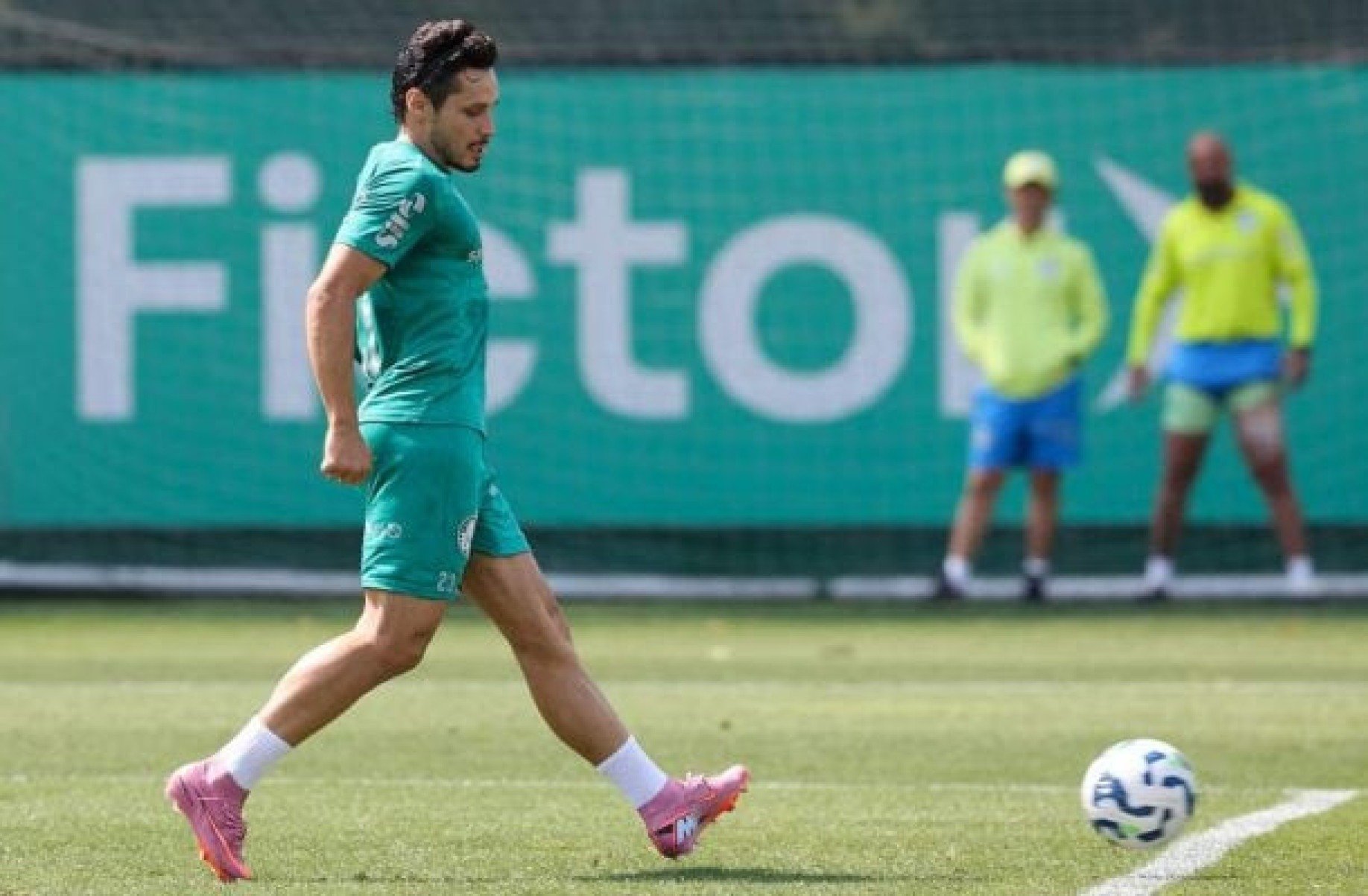 Veiga admite estresse por causa de lesão e foca em retorno no Palmeiras