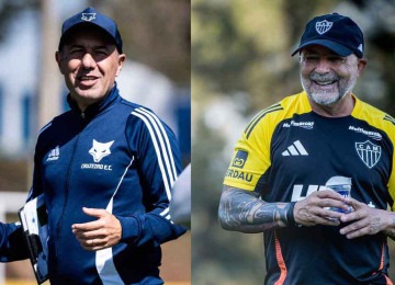 Os técnicos Jorge Sampaoli e Leonardo Jardim farão duelo de estrangeiros no grande clássico mineiro, nesta quinta-feira (11/9), no Mineirão -  (crédito: Fotos: Gustavo Aleixo/Cruzeiro e Pedro Souza / Atlético)