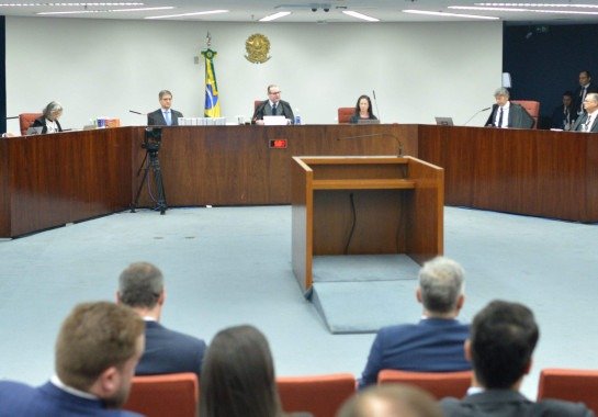  Ed Alves/CB/D.A Press