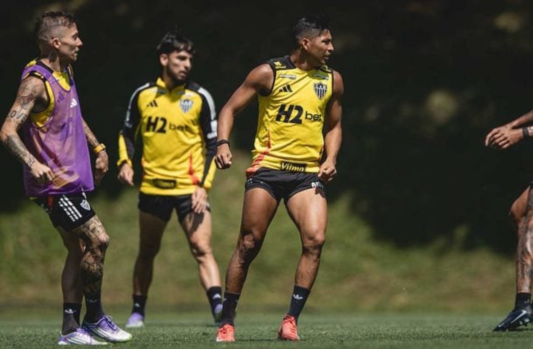 Atlético espera por Lyanco e encerra preparação para o clássico