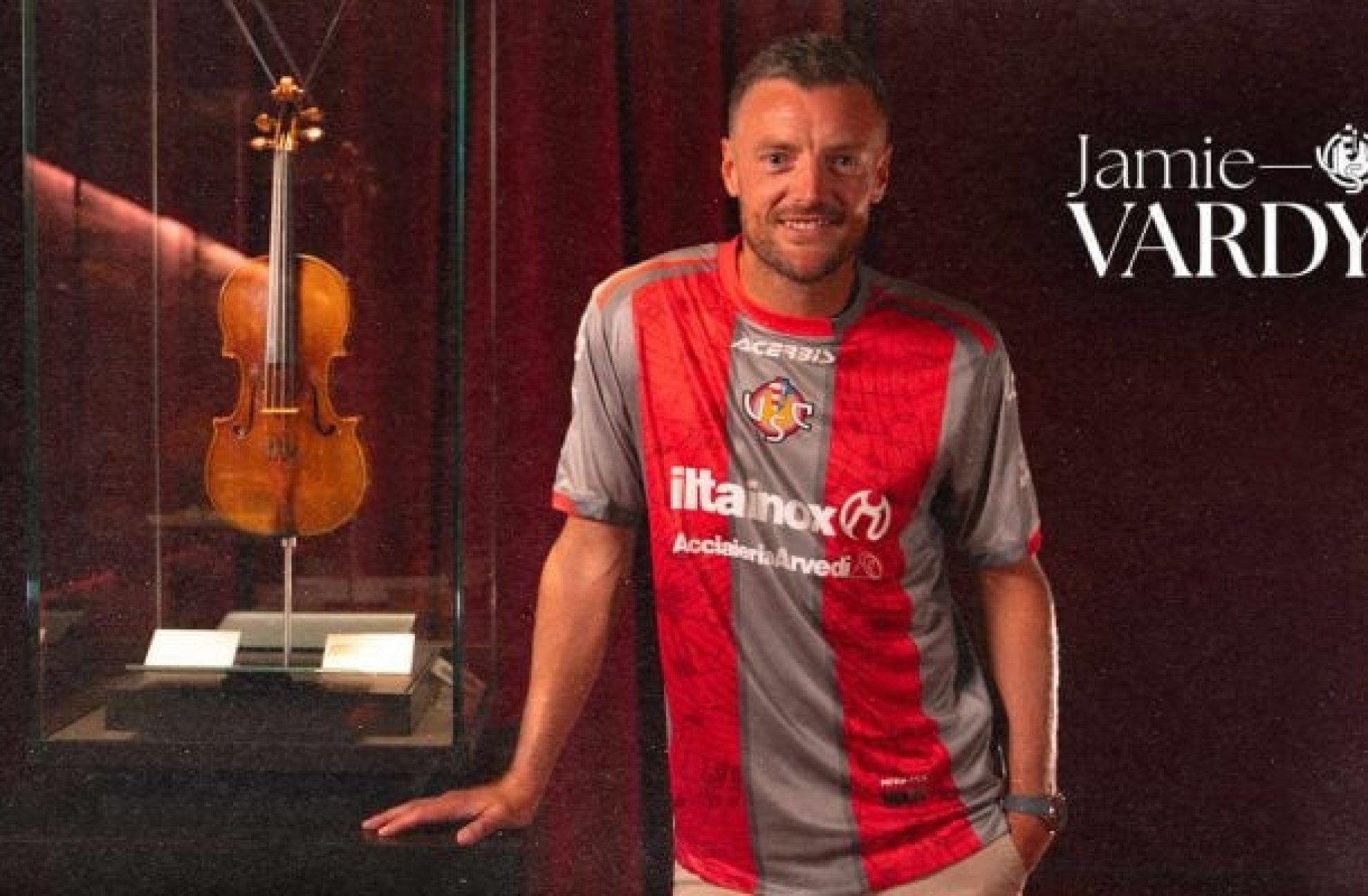 Jamie Vardy é apresentado como reforço da Cremonese