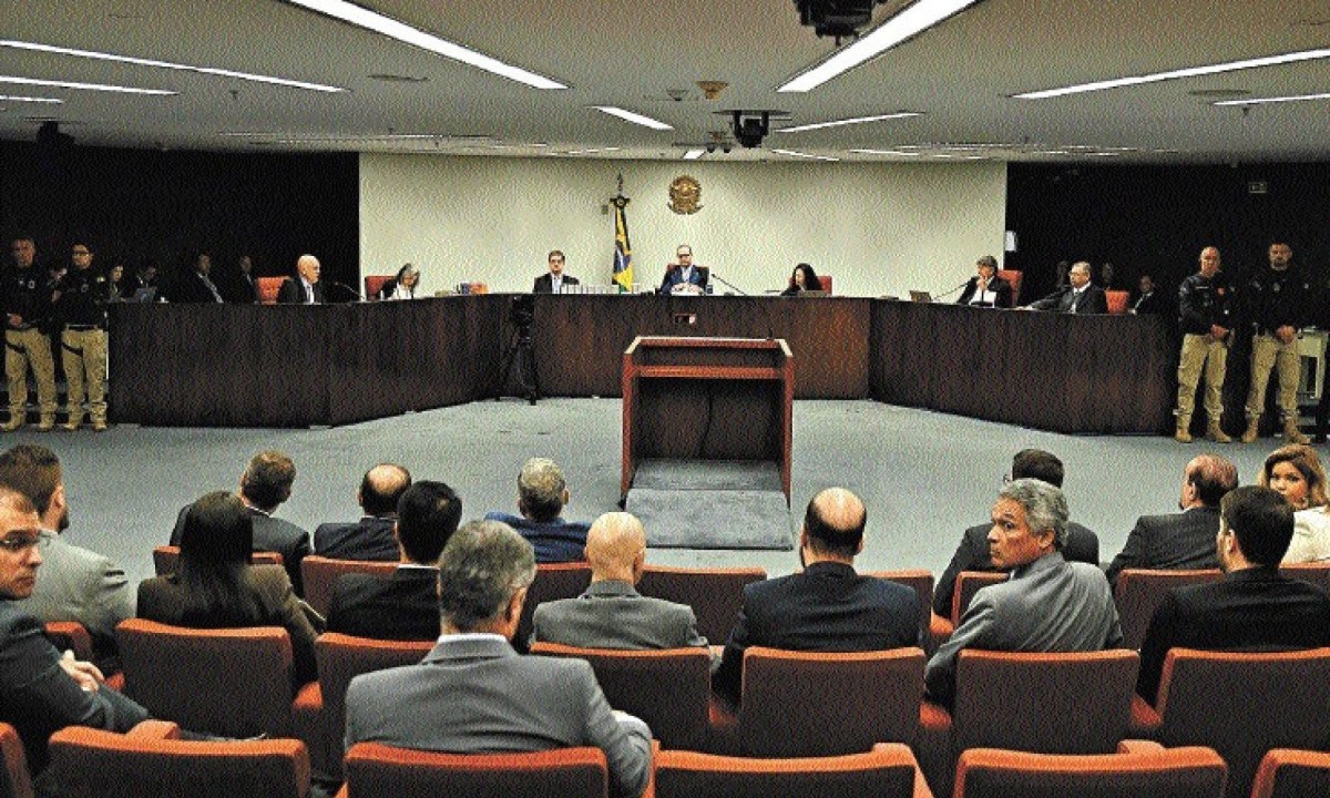 Quatro patriotas da Primeira Turma do Supremo Tribunal Federal (STF) colocaram a sociedade brasileira que se pretende democrática acima de qualquer conforto individual -  (crédito: Evaristo Sá/AFP)