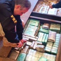 MG: PRF encontra quase 300 kg de drogas transportadas em fundo falso - Divulgação/PRF