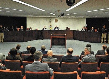 Quatro patriotas da Primeira Turma do Supremo Tribunal Federal (STF) colocaram a sociedade brasileira que se pretende democrática acima de qualquer conforto individual -  (crédito: Evaristo Sá/AFP)