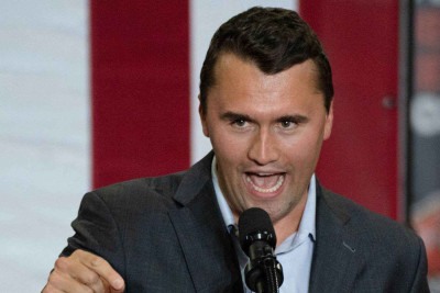 Charlie Kirk, fundador e presidente da Turning Point USA, em discurso durante comício nas eleições dos EUA de 2024 -  (crédito: Laura SEGALL / AFP)