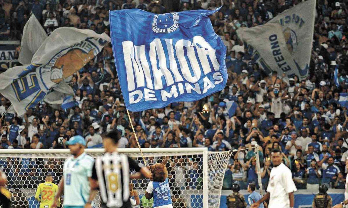 Torcida celeste fez a festa na vitória por 2 a 0 diante do Atlético, no Mineirão, que garantiu ao time presença nas semifinais da Copa do Brasil -  (crédito: Alexandre Guzanshe/EM/D.A. Press)