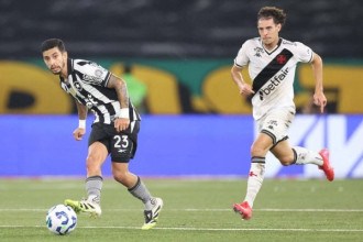 Atuações do Vasco contra o Botafogo: Léo Jardim, do inferno ao céu, bota Vasco na semifinal