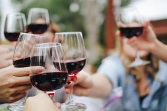 Vinhos on-line: como escolher rótulos e harmonizar na culinária brasileira